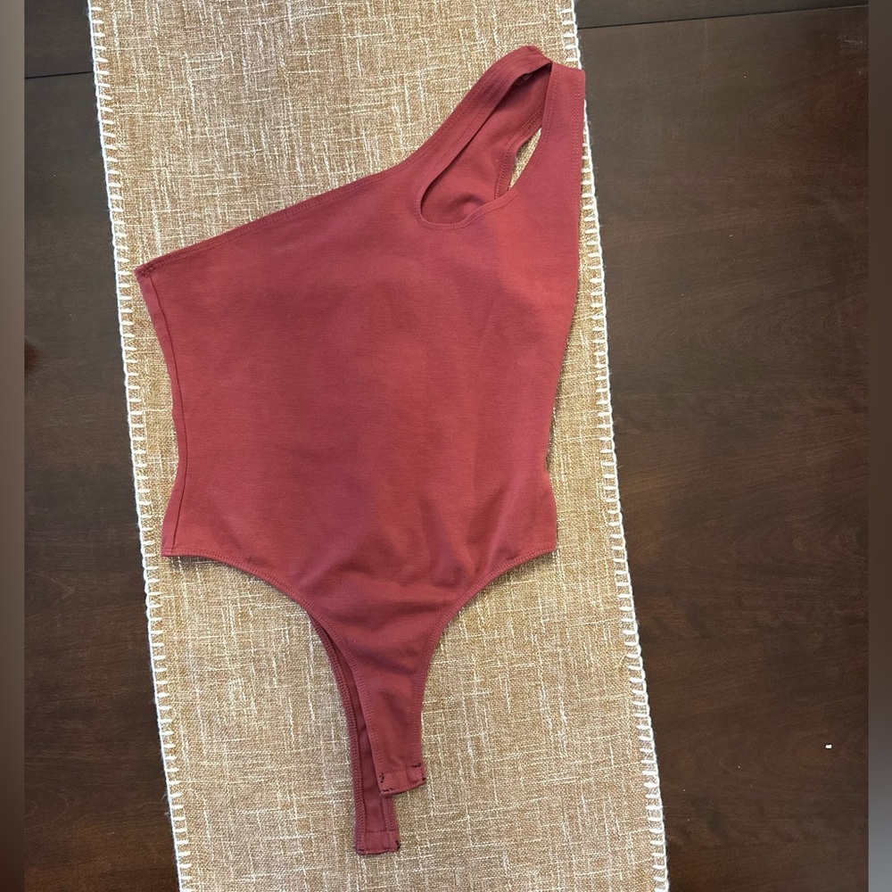 TIMING one shoulder cutout Bodysuit (medium)